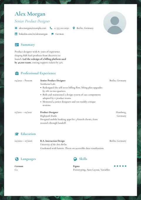 The Swimming Pool resume template, filled in with a sample resume and a placeholder photo